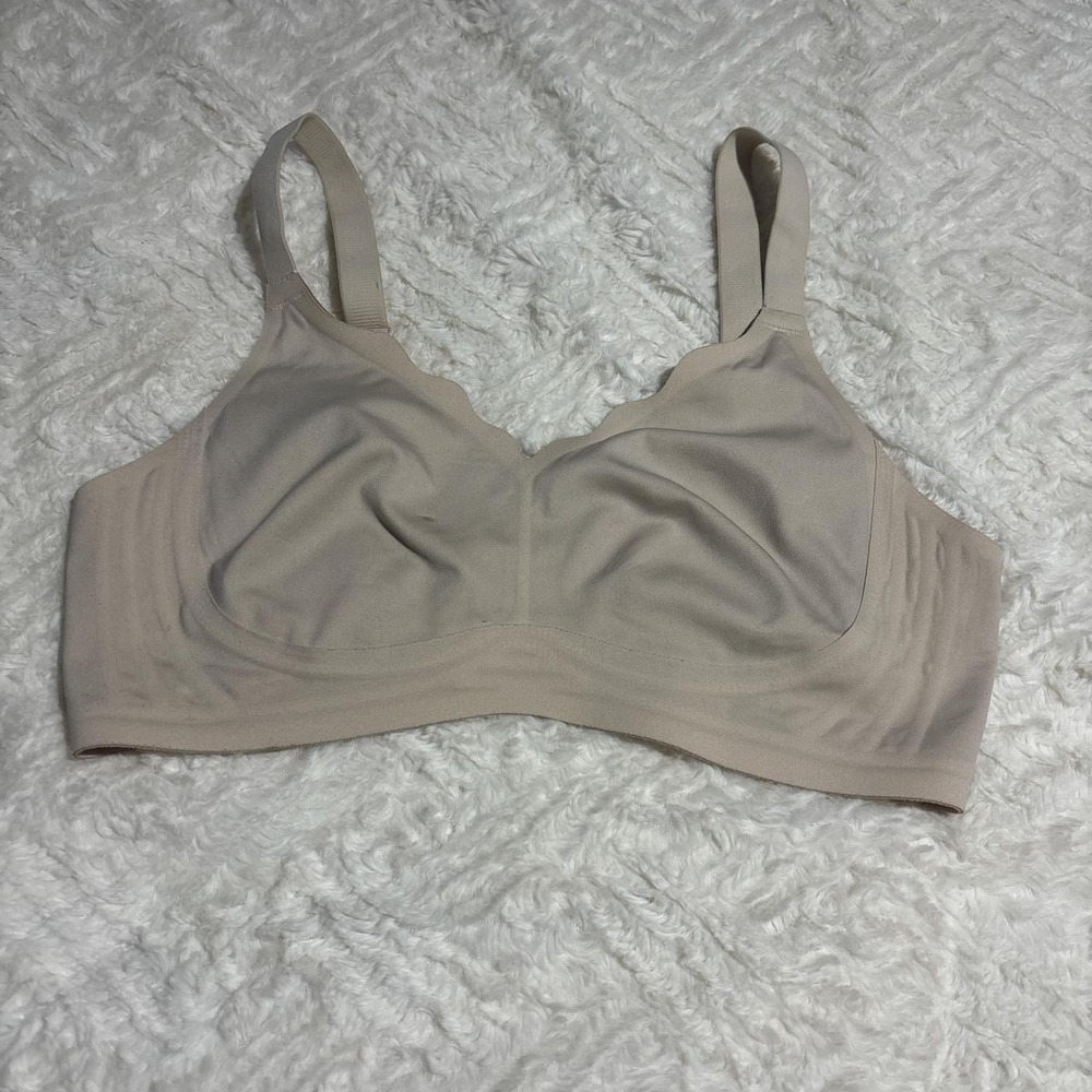 Wireless Bra‎ Women Size M Beige Excellent Seamless Scalloped Comfort